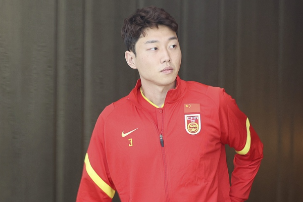 裴力批評足協缺乏統籌安排,亞冠傷病問題影響國足備戰